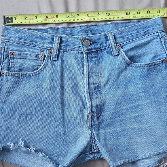 Levi's 501 Shorts - Picture 14 of 16